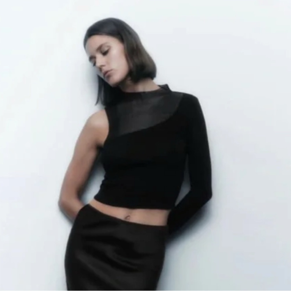 ZARA ASYMMETRICAL KNIT TOP size S‎